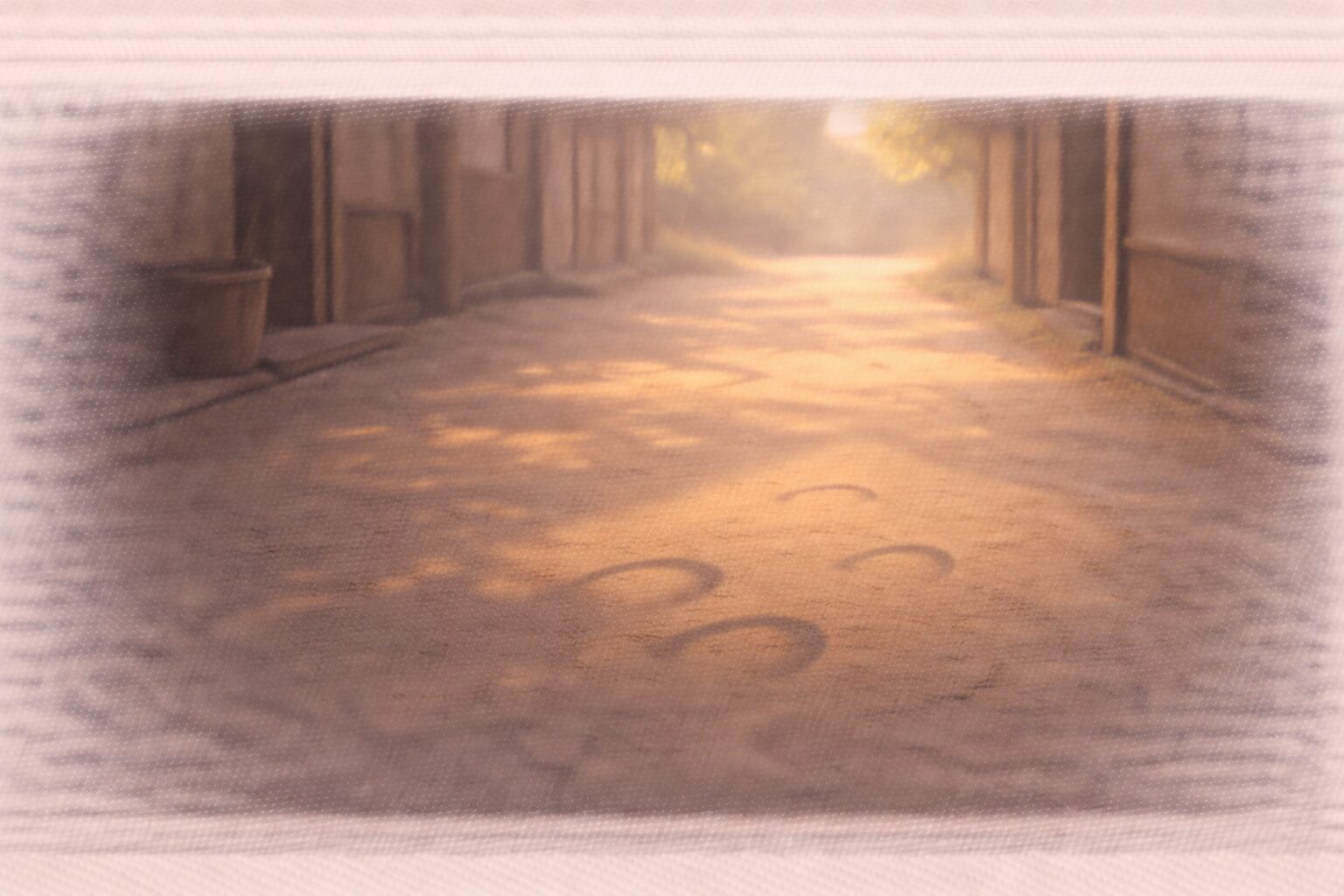 朝の路地、二人が去った後の地面に馬の蹄の跡のような影が薄く残る余韻の一場面