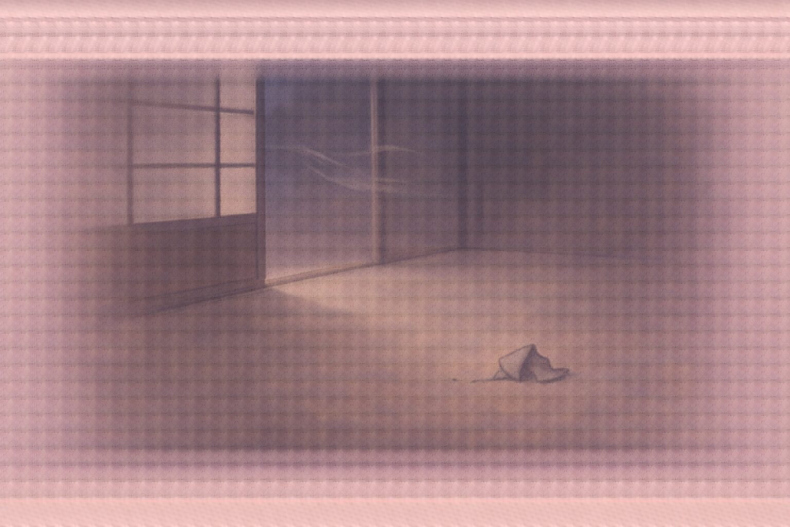 夜更けの部屋、開け放たれた障子の隙間から風が入り、畳の上の小さな布切れだけが残る余韻の一場面